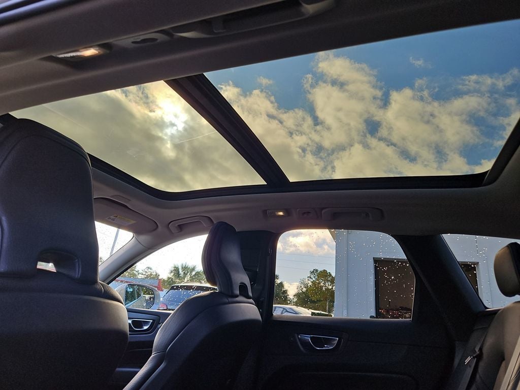 2023 Volvo XC60 B5 Plus Bright Theme