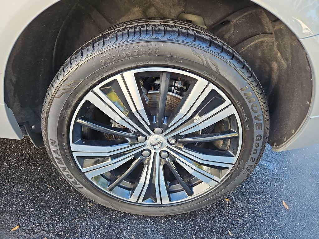 2023 Volvo XC60 B5 Plus Bright Theme