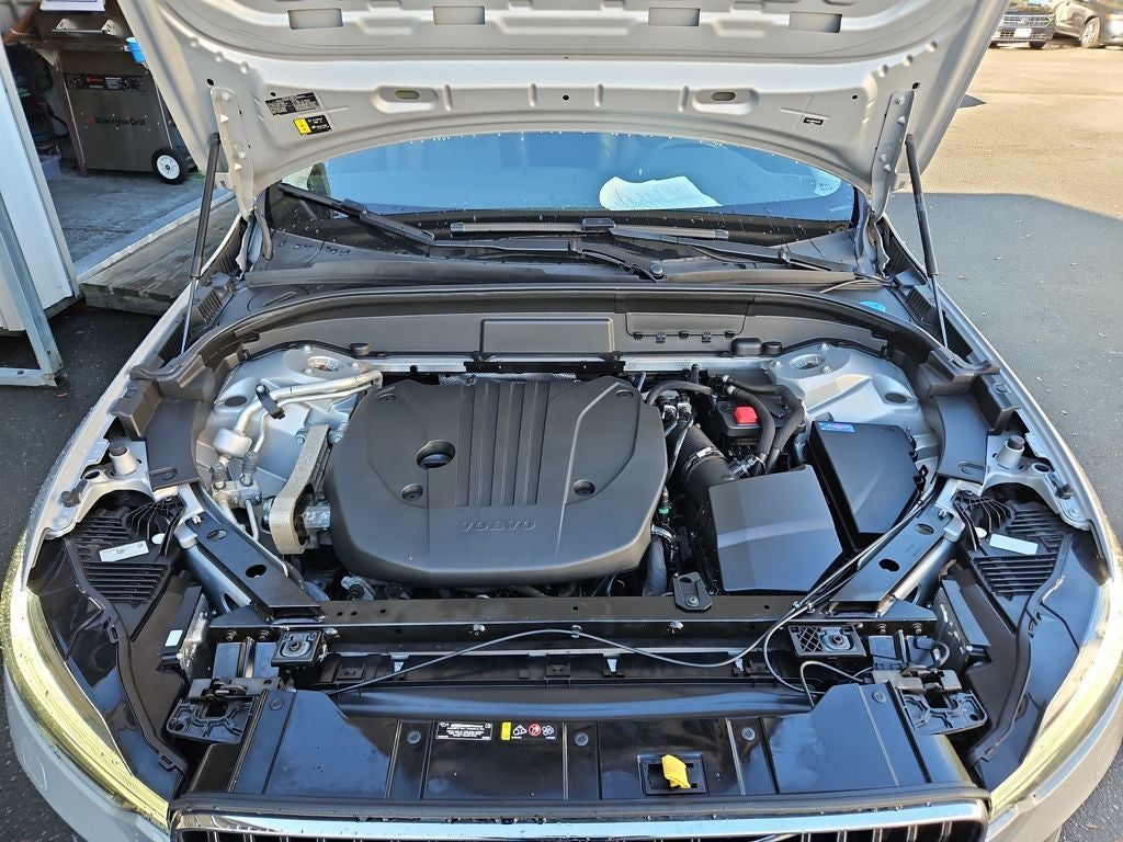 2023 Volvo XC60 B5 Plus Bright Theme