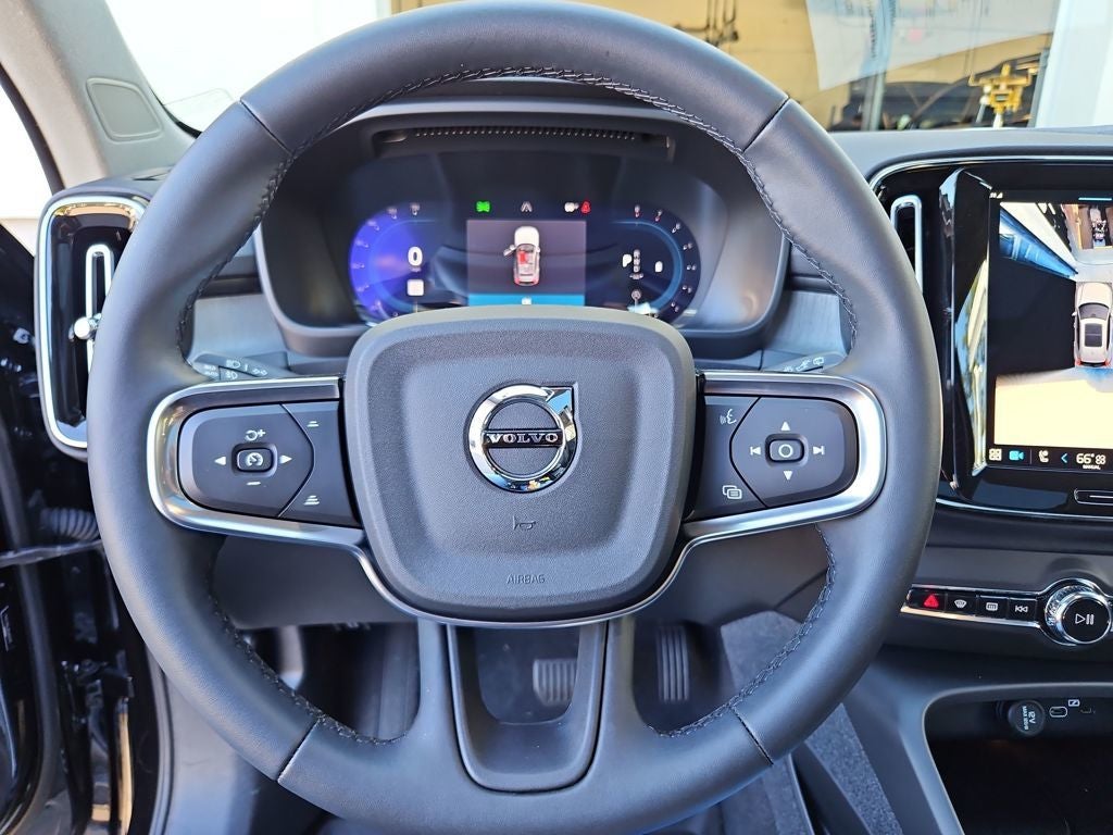 2024 Volvo XC40 B5 Plus Dark Theme