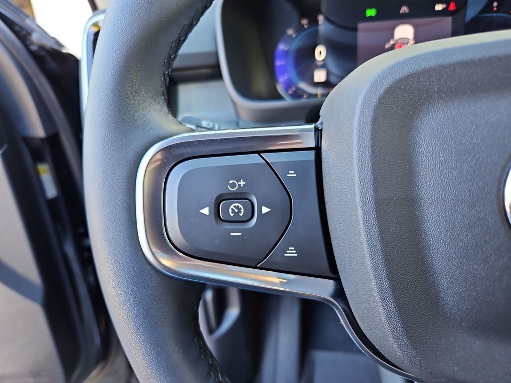 2024 Volvo XC40 B5 Plus Dark Theme