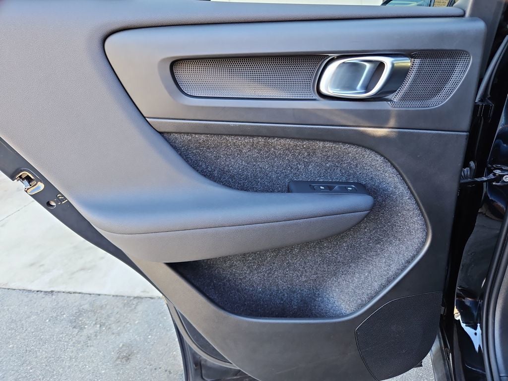 2024 Volvo XC40 B5 Plus Dark Theme