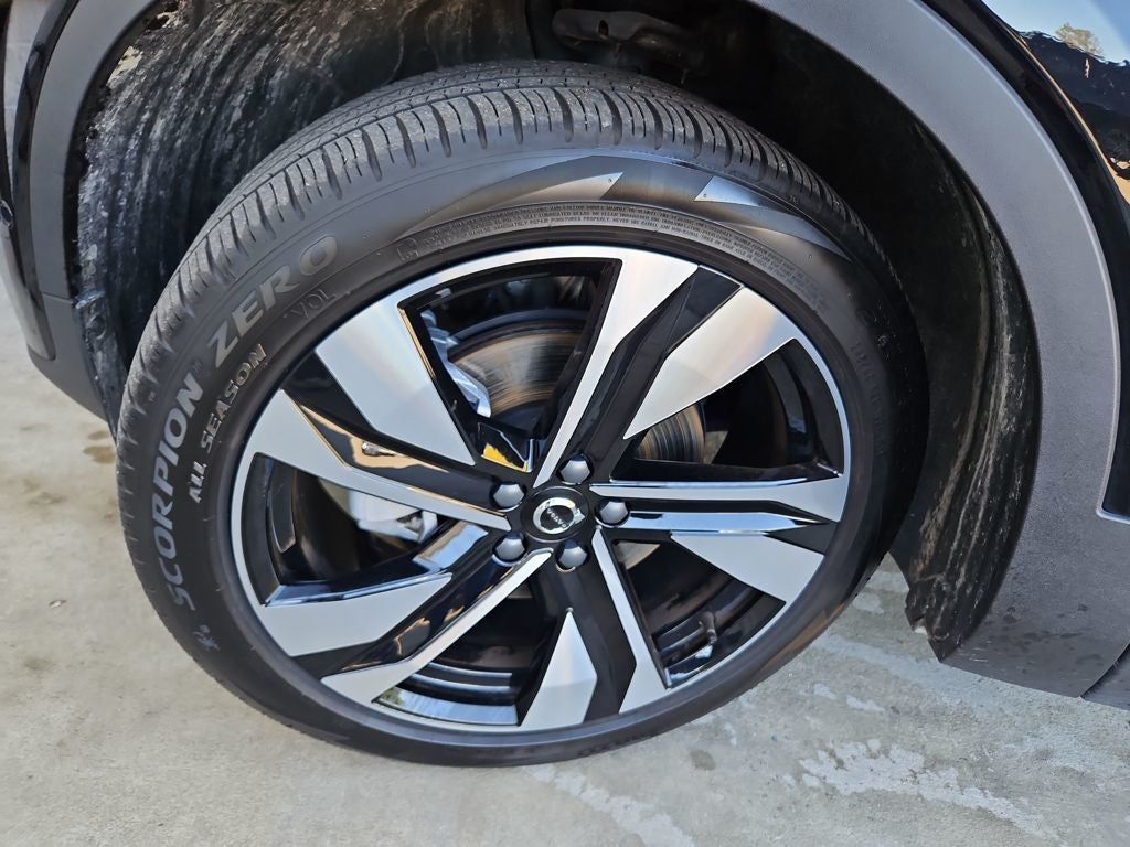2024 Volvo XC40 B5 Plus Dark Theme