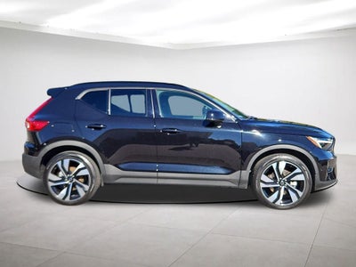 2024 Volvo XC40 B5 Plus Dark Theme